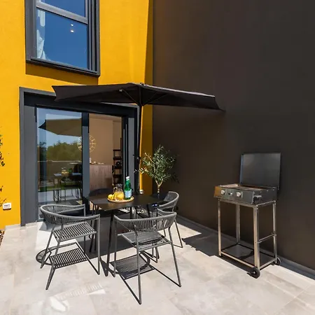 New Stylish Casa Melisa With 2 Gardens And Bbq Facilities! * Porec