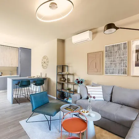 New Stylish Casa Melisa With 2 Gardens And Bbq Facilities! Holiday home Porec