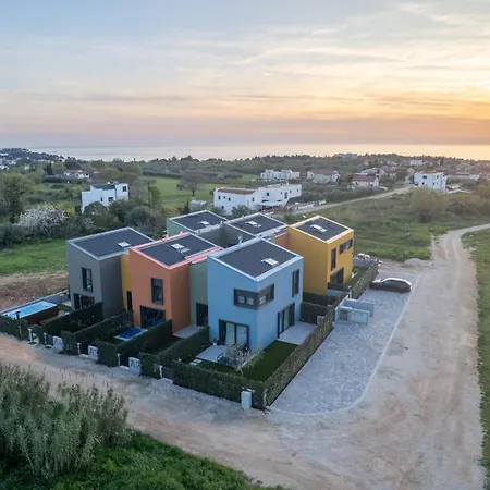 New Stylish Casa Melisa With 2 Gardens And Bbq Facilities!